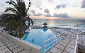 Yalmakan Cancun Beach Resort